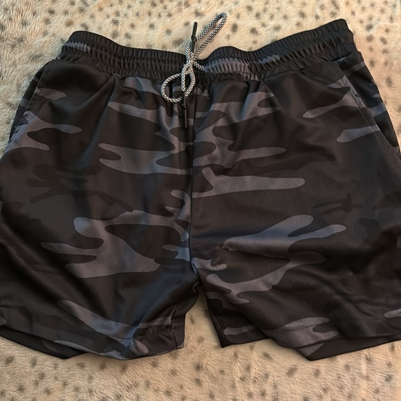 Large Nike shorts plus 2 free shorts all size large - Picture 3 of 6
